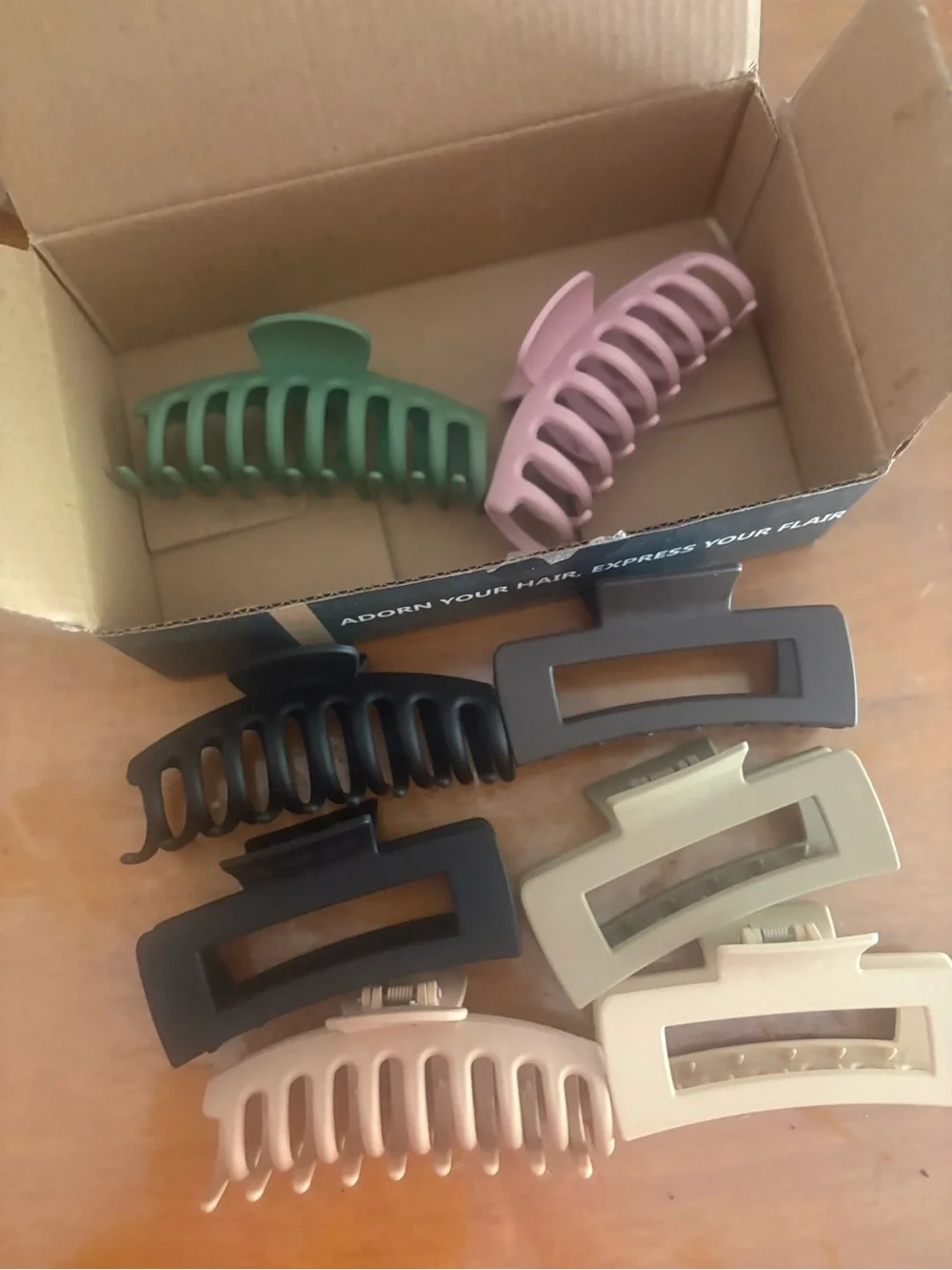 Multi pack 8 large Hair claws New 4” long